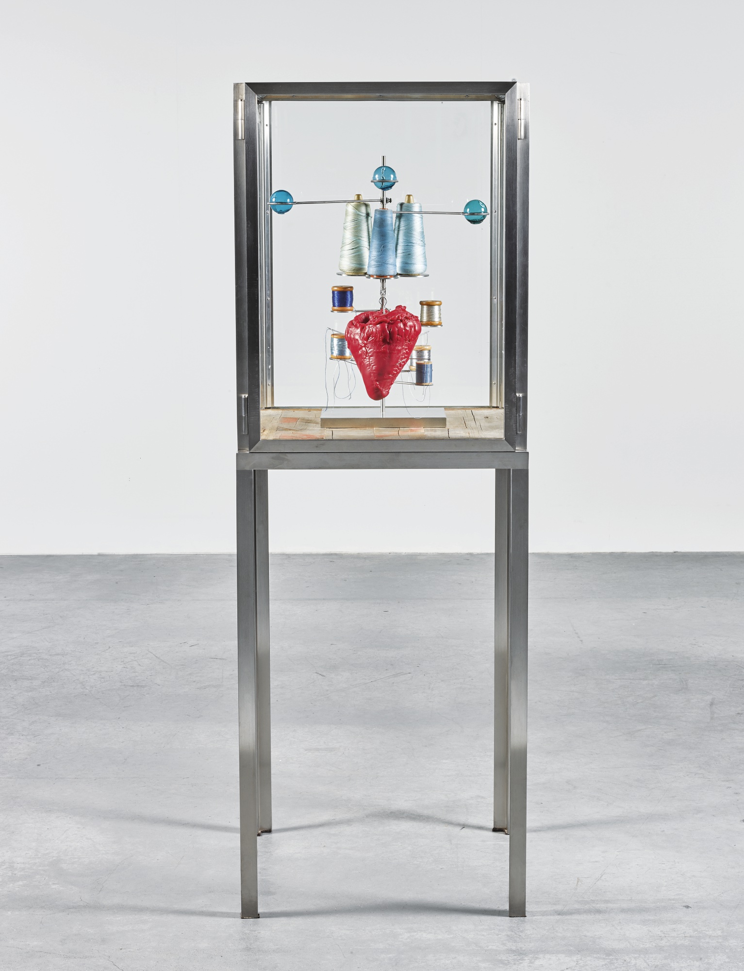 女艺术家路易丝•布尔乔亚的装置艺术作品竞拍价达87万余英镑