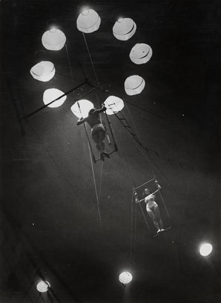 布拉塞 当代摄影作品 -  《梅德拉诺马戏团,1932》