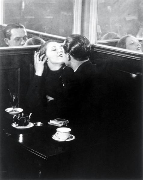 布拉塞 当代摄影作品 -  《情侣,d,amoureux,意大利广场,1932》