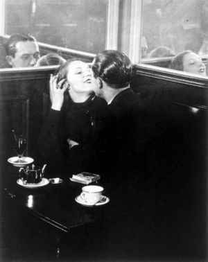 布拉塞的当代艺术作品《情侣,d,amoureux,意大利广场,1932》