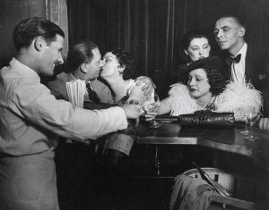 当代摄影 - 《琪琪在蒙帕纳斯酒吧,1931》