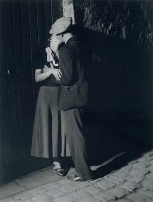 布拉塞的当代艺术作品《拉丁广场上的情侣,1932》