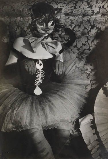 布拉塞 当代摄影作品 -  《戴猫脸面具的女人,1930》