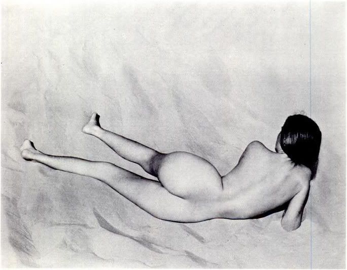 爱德华·亨利·韦斯顿 当代摄影作品 -  《沙海上的人体,1935》
