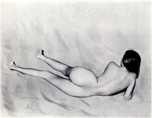 当代摄影 - 《沙海上的人体,1935》