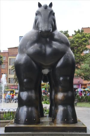 费尔南多·波特罗的当代艺术作品《马》