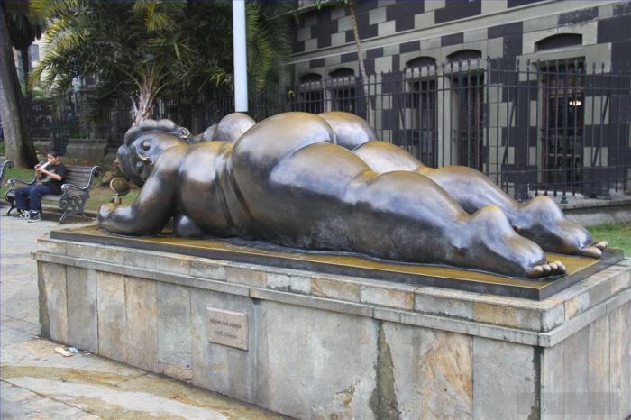 费尔南多·波特罗 当代雕塑作品 -  《女人与特别,2》