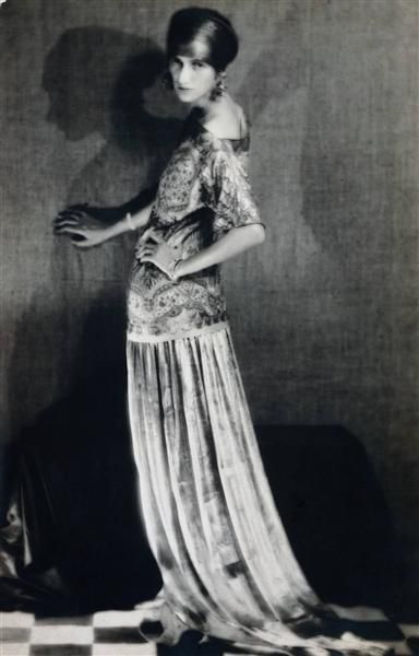 曼·雷 当代摄影作品 -  《佩吉·古根海姆,1924》