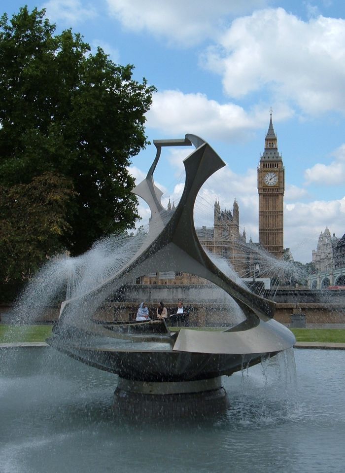 诺姆·加博 当代雕塑作品 -  《喷泉》