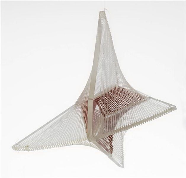 诺姆·加博 当代雕塑作品 -  《悬浮空间的装置模型,1965》