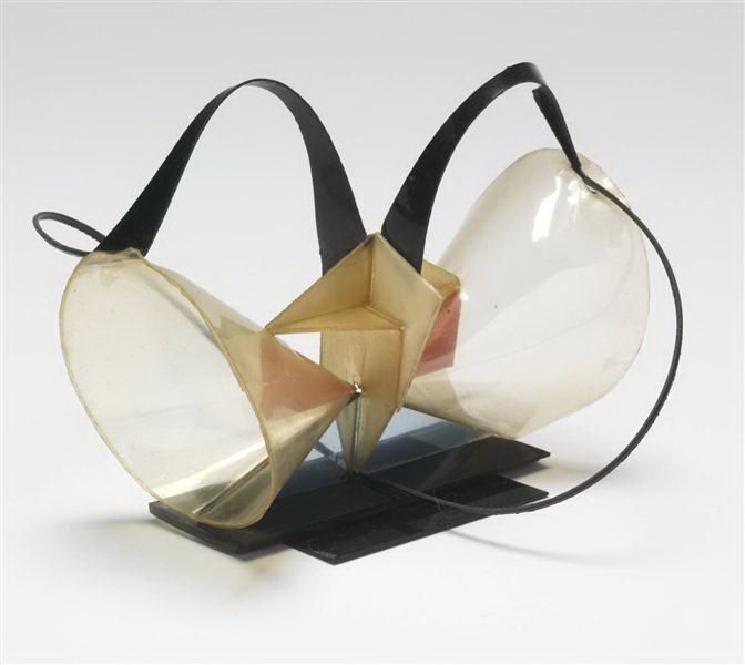 诺姆·加博 当代雕塑作品 -  《太空两个锥体建筑模型,1927》