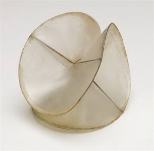诺姆·加博的当代艺术作品《球状主题的模型,1937》