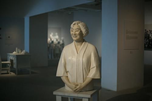 陈妍音 当代雕塑作品 -  《老母亲》