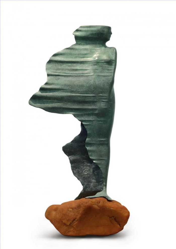 王梁益 当代雕塑作品 -  《风中等待》