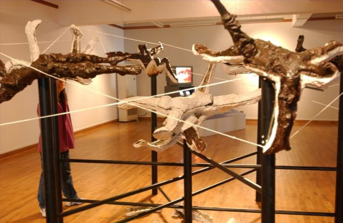 韦天瑜 当代装置艺术作品 -  《社会契约与被遗弃者》