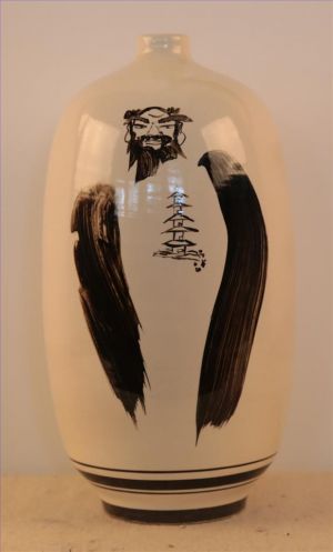 萧楠的当代艺术作品《磁州十八罗汉梅花瓶2》