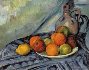 艺术家保罗·塞尚作品《桌子上的水果和水罐》